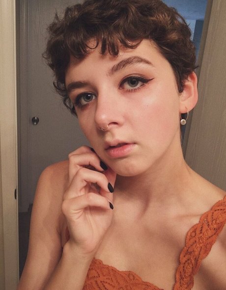 Katherine Hudson model pretty pic