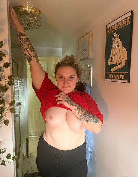 nxtdoorgirlkay star erotic photo