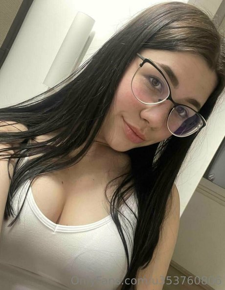 littlewaiifu sexy model photos