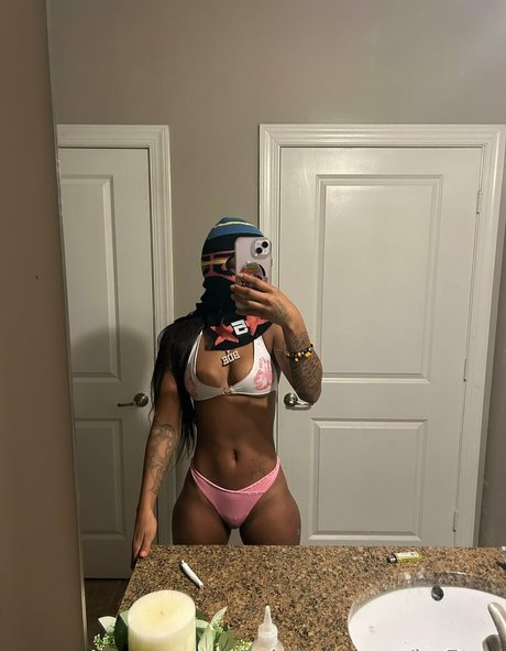 bu5tatt top model photo