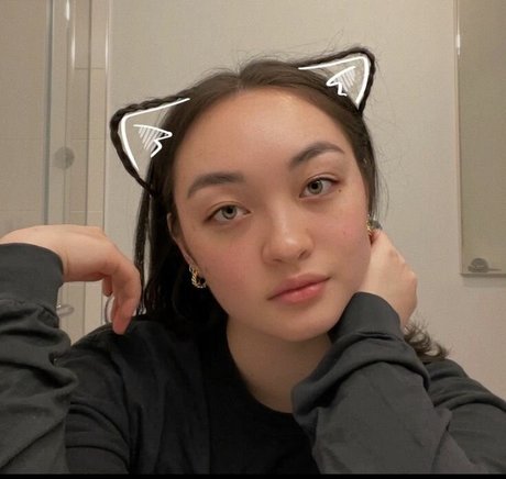 Mxmtoon hd star photo