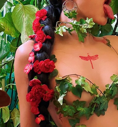 Vanessavenus21 nude pornstar photo