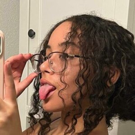 Savannah Spencer star exclusive photo