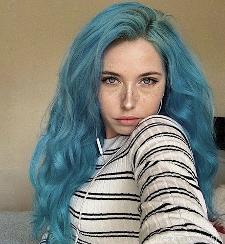 Aworyn model erotic picture