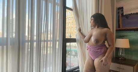 karminyates beautiful model photo