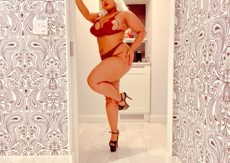 karminyates perfect actress image