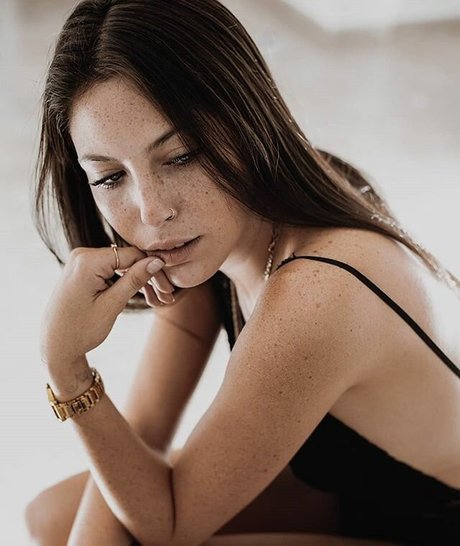 Agam Azulay star pretty pics