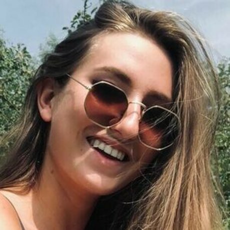 Dutch Deelee hot actress pics