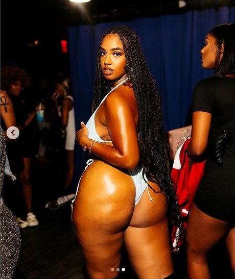 thetayaamarie erotic model photo