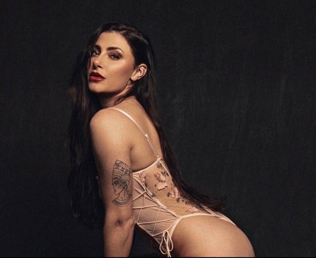 Ilselyannoor nudes pornstar img