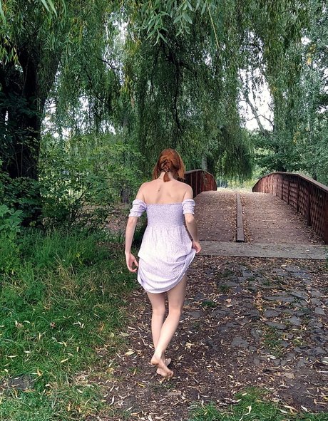 lesbian kissing onlyfans beautiful images