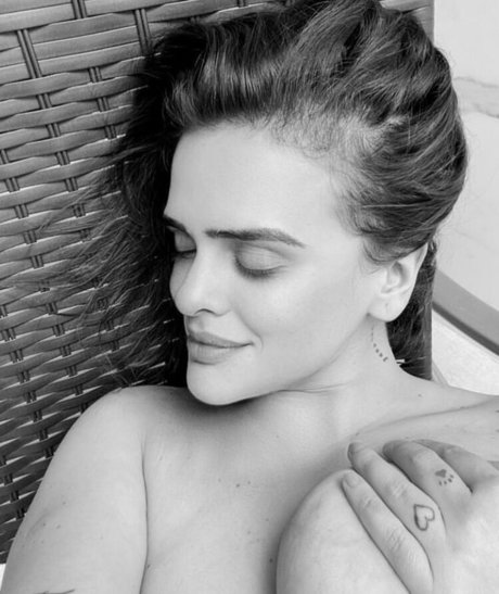 Julia Yebsc Juyebsc sexy model image