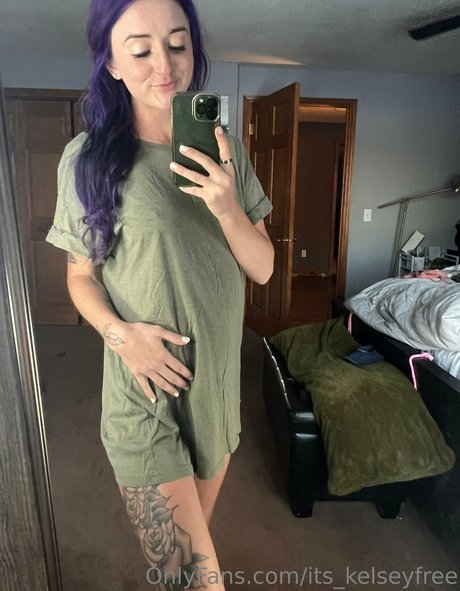 kelseyannefree art model pic