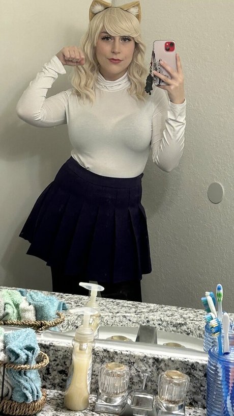 Kyloquinn model sexy pic