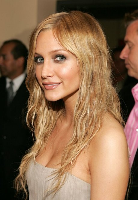 Ashlee Simpson Ross star nudes pics