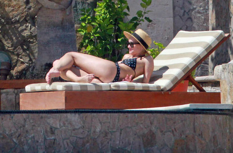 Ashlee Simpson Ross naked actress pic