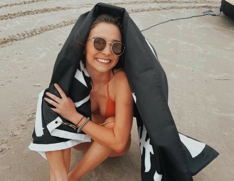 megreilyy model nude pictures