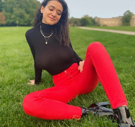 Elizabeth Danu pretty pornstar image