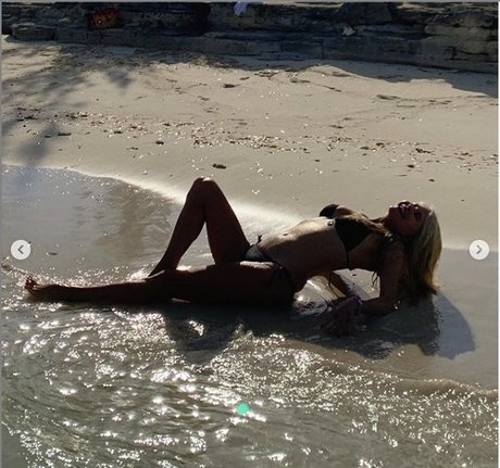 Christie Brinkley naked pornstar photos