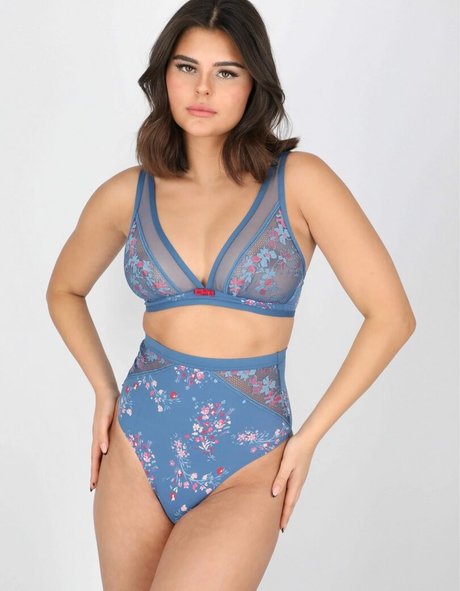 Michelle Algrabli model nude pictures