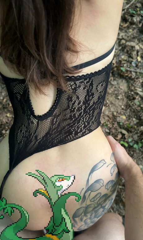 pinkylemonn model exclusive img