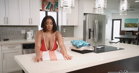 Juliana Dreams star top pic