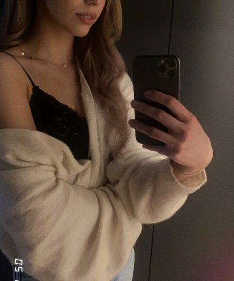 Nora Hedman star nudes pic