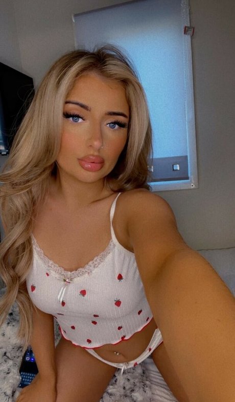 hollyyyy xoxo pretty model images