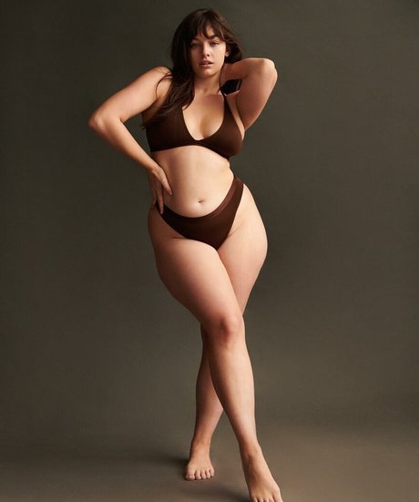 Sixtinerouyre naked star image