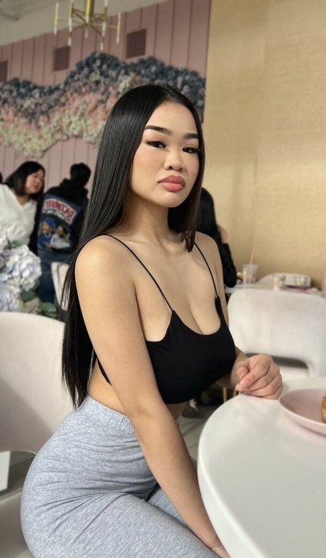 Althizy perfect model image