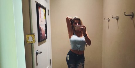 Jordan Lewis pretty star galleries