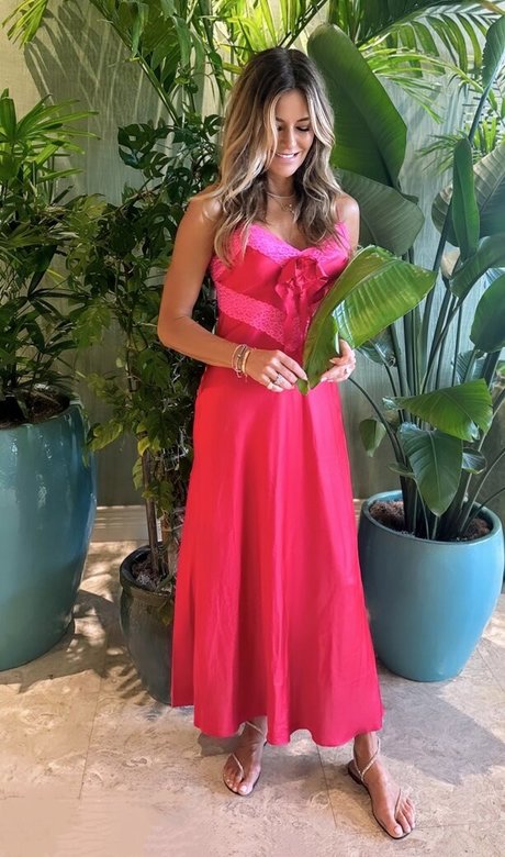 Kelly Bensimon model art pictures