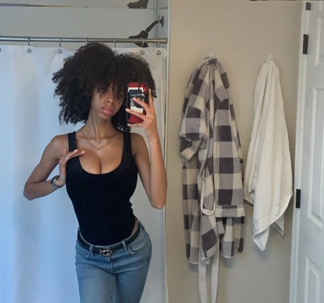 Kira Imani star erotic img