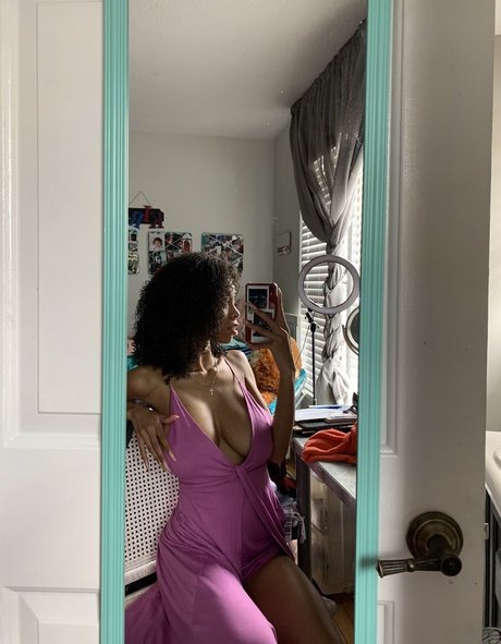 Kira Imani model high quality img