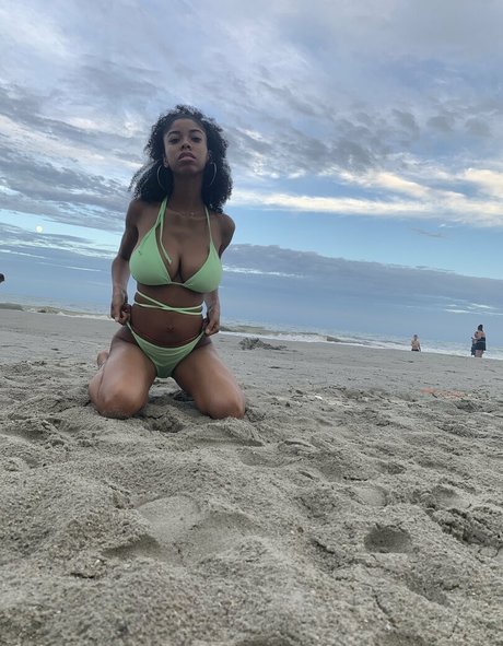 Kira Imani art model image