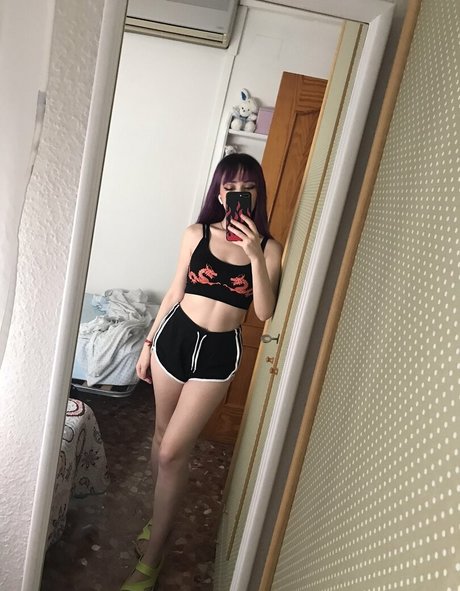 elyshuri pornographic model pics