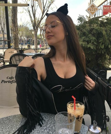Tea Divljak star free pics