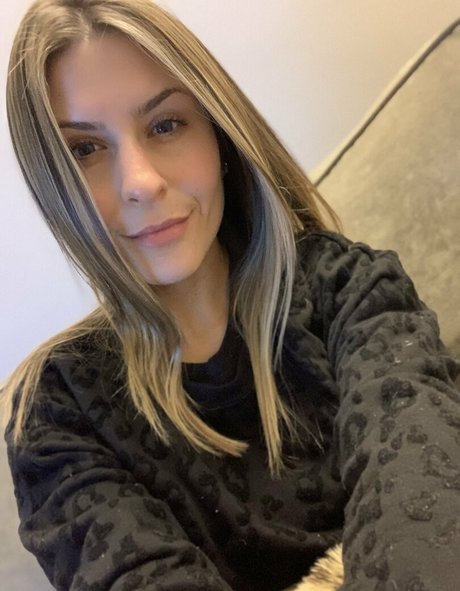 missdannigibson perfect star pic