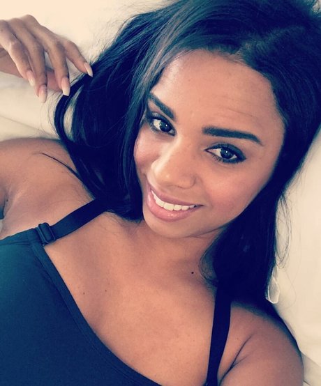 Renee Michelle pretty actress pics