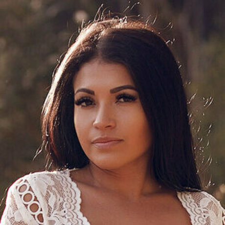 justalyssuh star hot pic