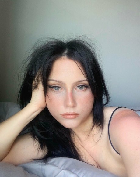 lewdkumi xxx model image