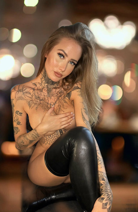 alertacomrades nice model img