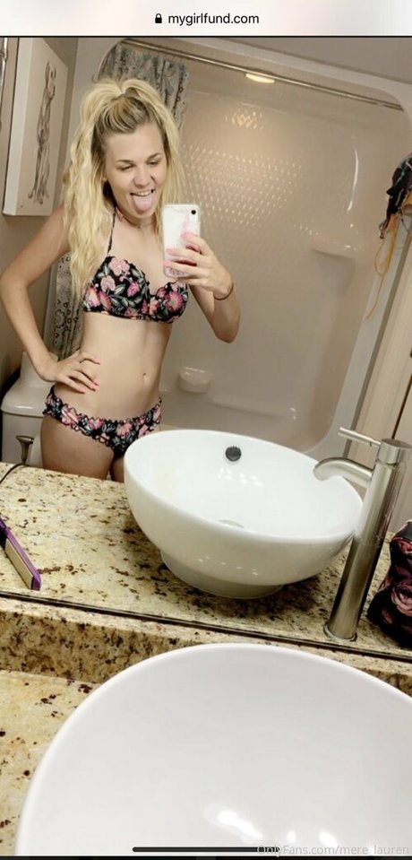 hunnyxoxo2 erotic model photo