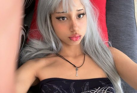 tamakeri model sexy photos