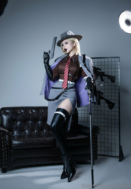 Arisa S model erotic pictures