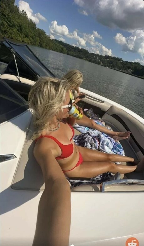 lindsaybercosky star erotic galleries