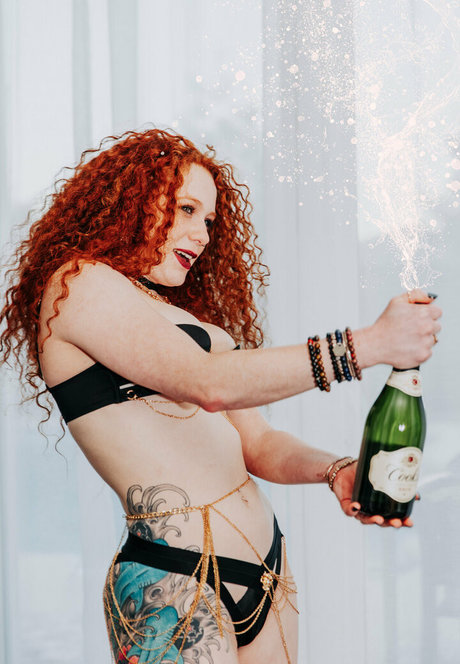 mynamesnotseven star top picture