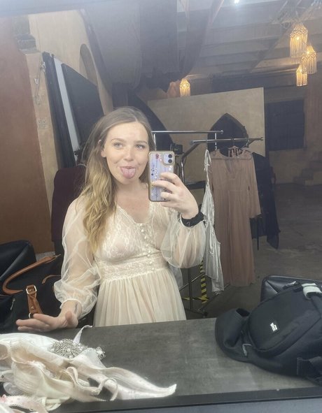 echoparke nude actress pictures