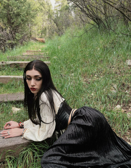 hauntedxnymphfree model pretty pics