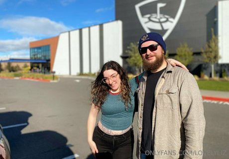 lovelylizfree adult star img